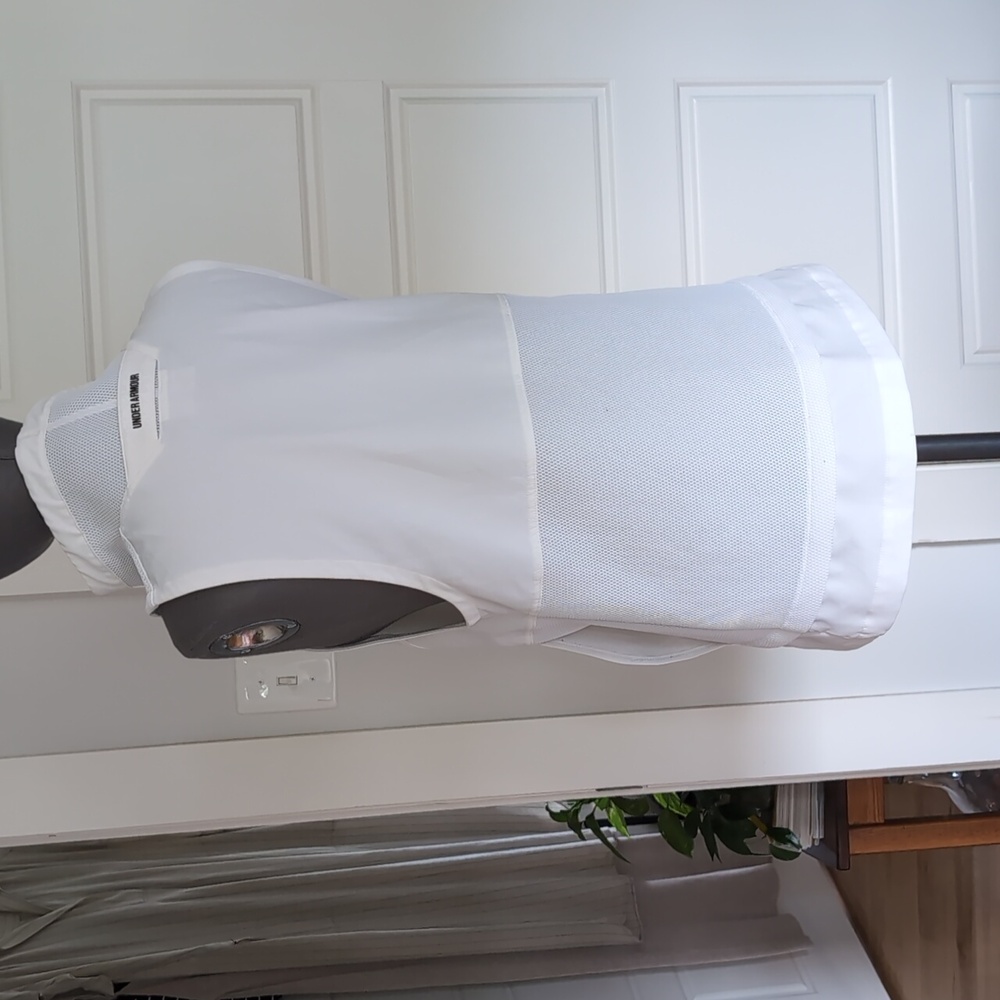 Under Armour Running Vest - Picture 6 of 8